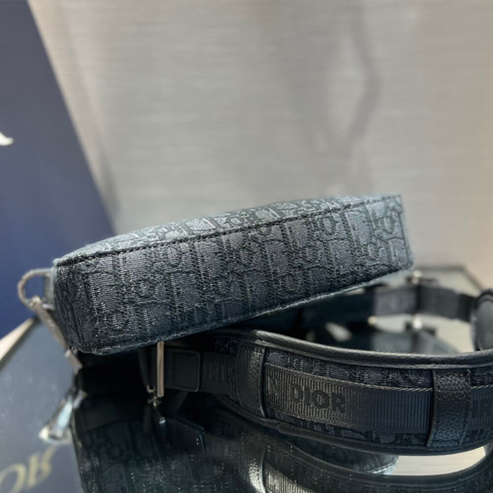 D*or safari messenger bag