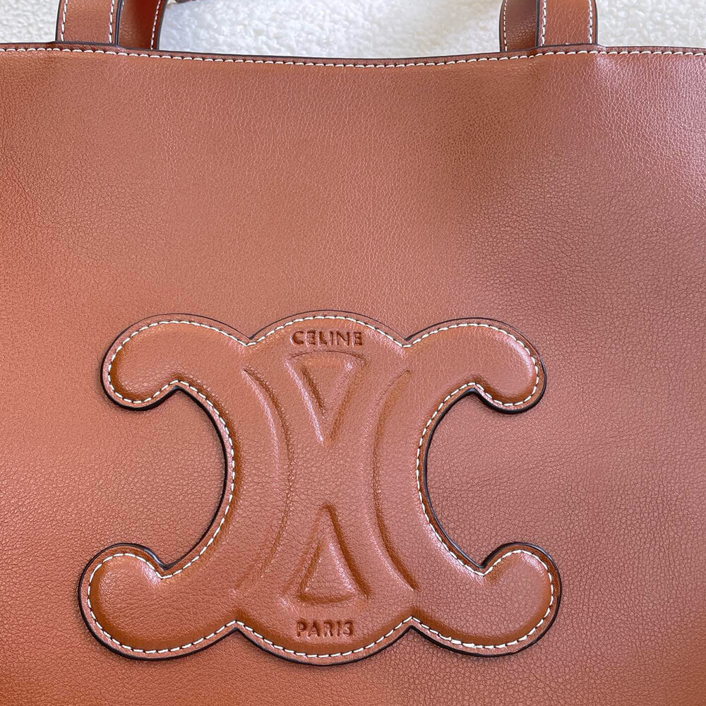 Ce**e medium cabas anais cuir triomphe in grained calfskin