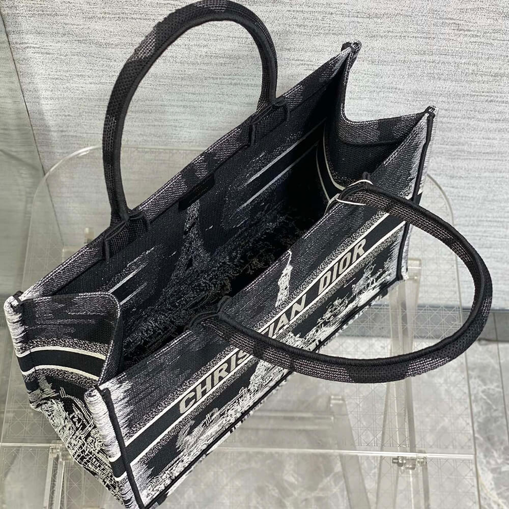 medium D*or book tote
