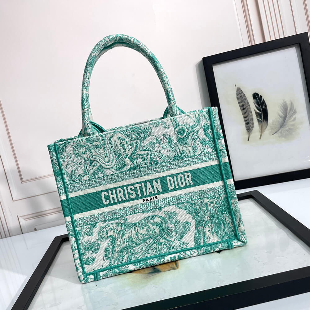 small D*oriviera D*or book tote