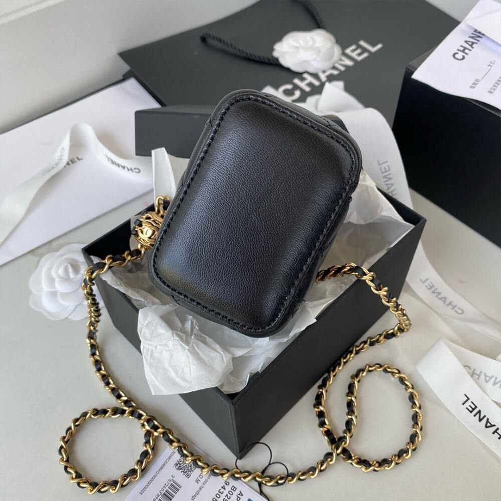 Ch*el small vanity with chain