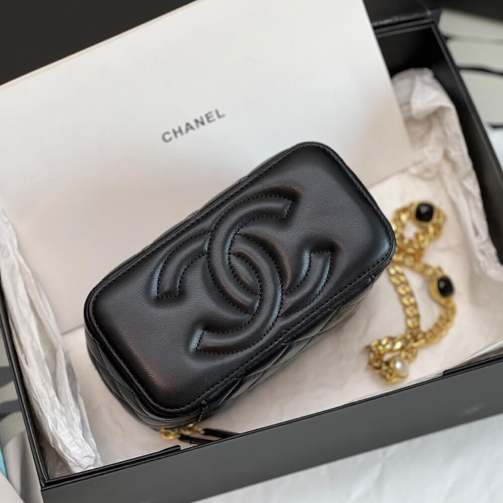 Ch*el vanity with chain