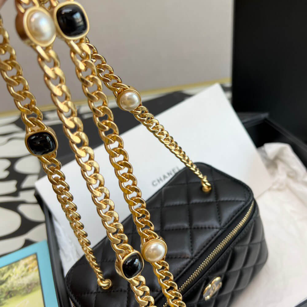 Ch*el vanity with chain
