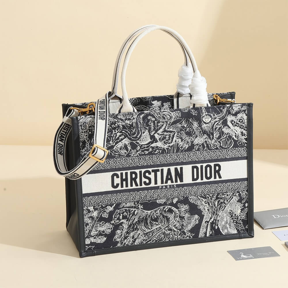 medium D*or book tote