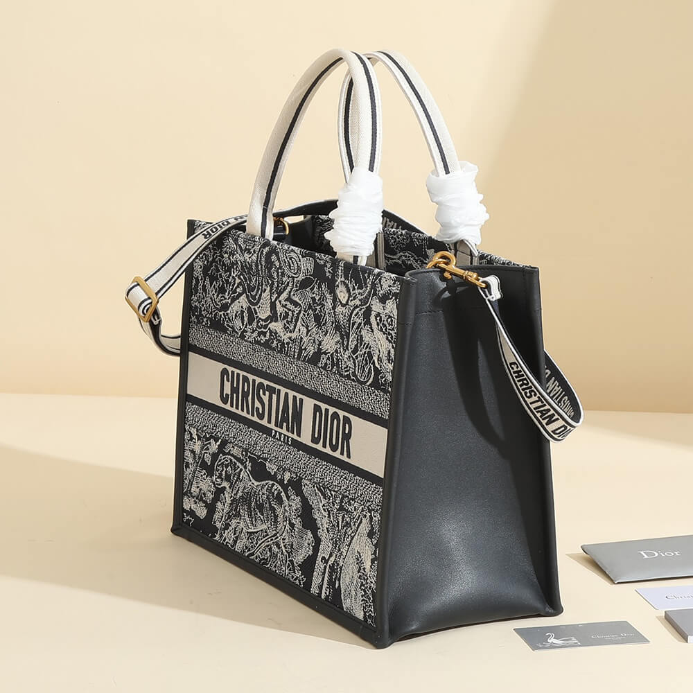 medium D*or book tote