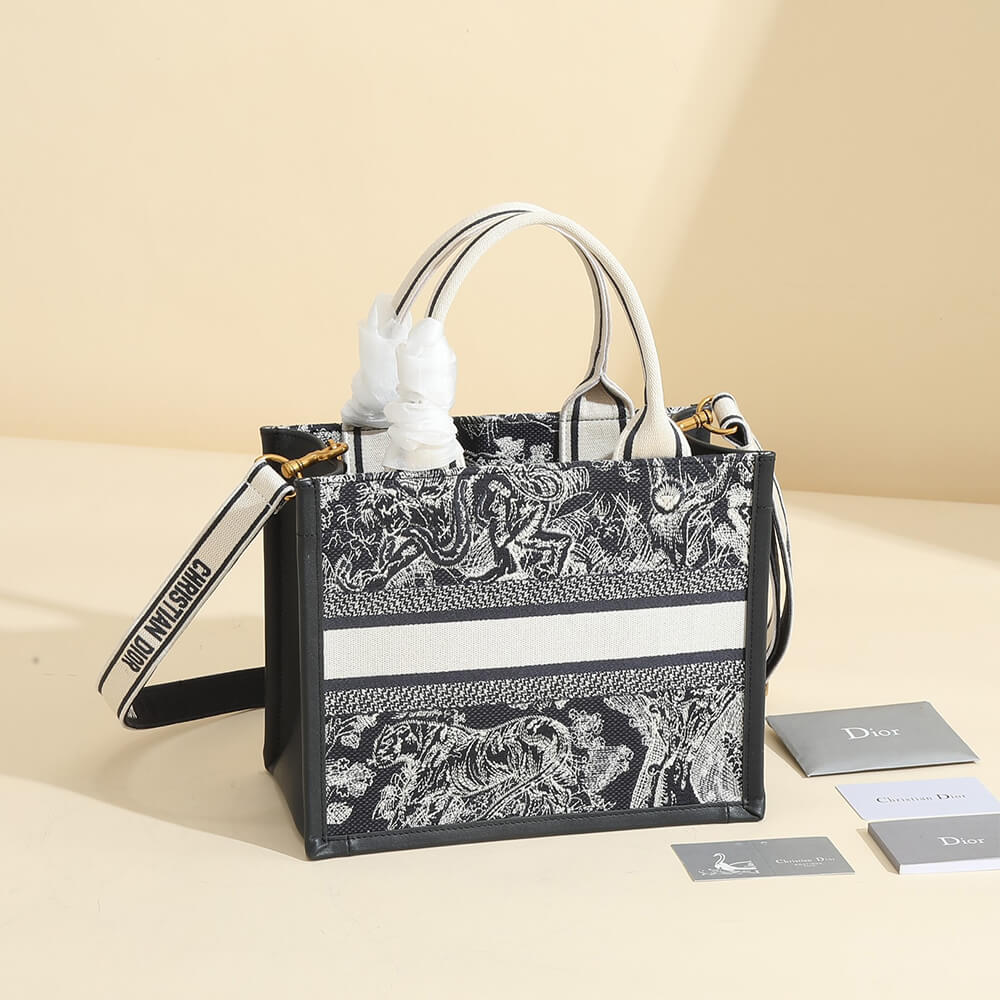 small D*or book tote