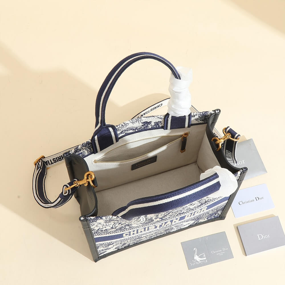 small D*or book tote