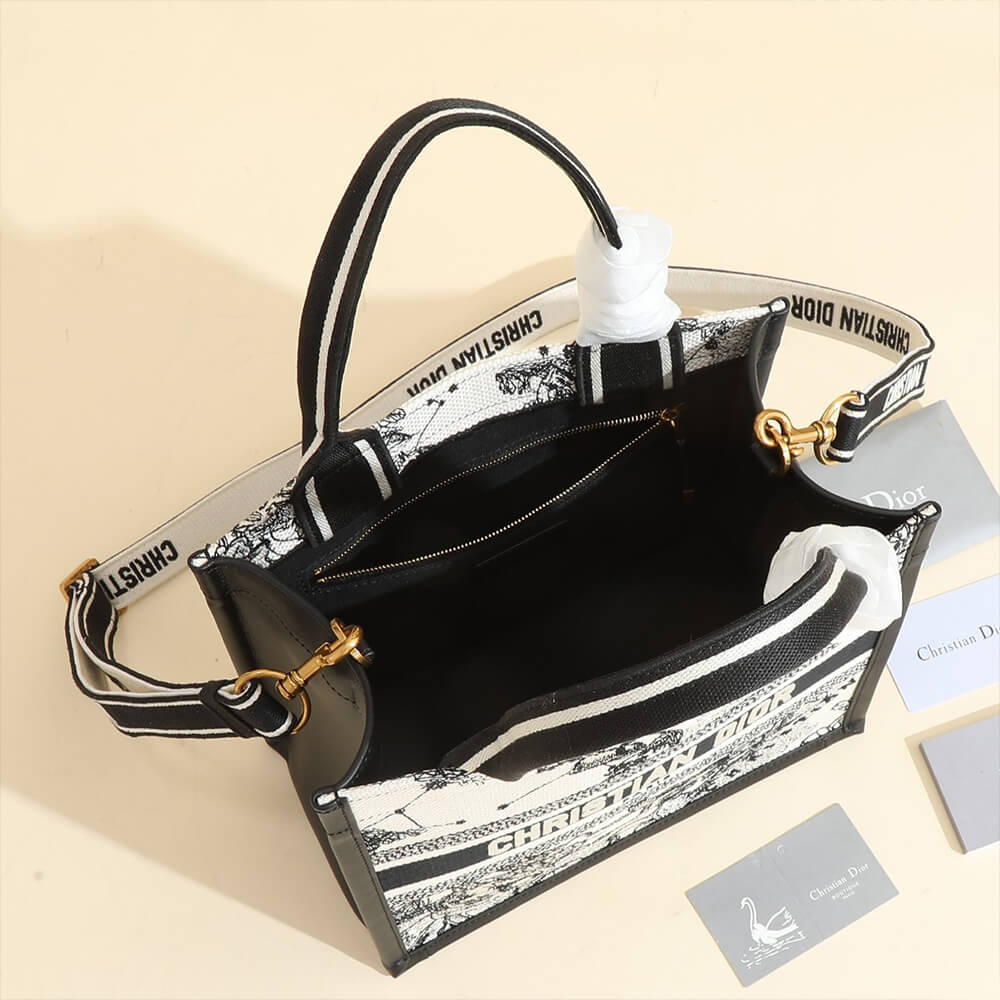 small D*or book tote