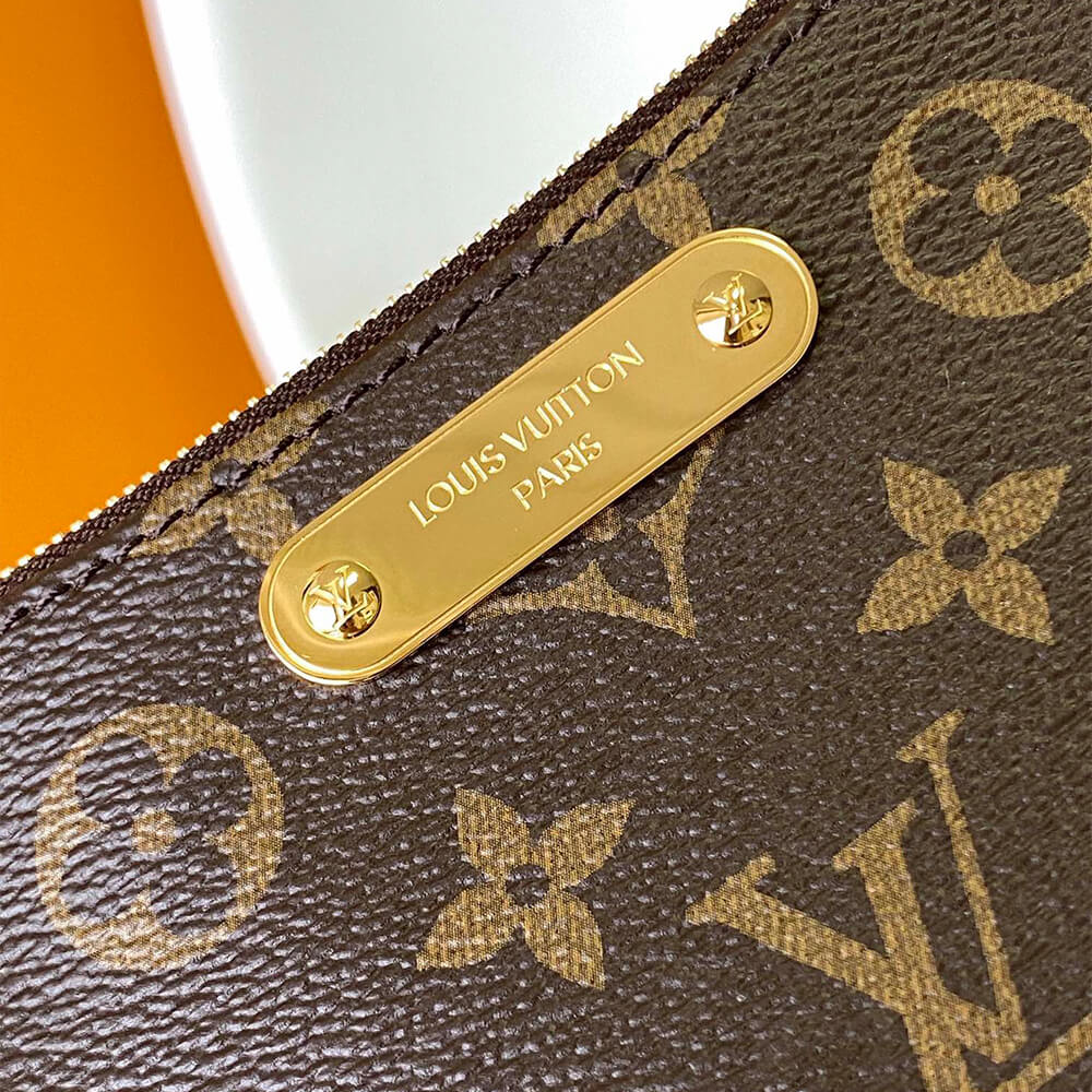 LV Liv Pochette