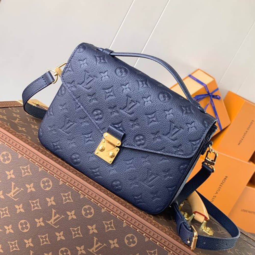 LV Pochette Metis