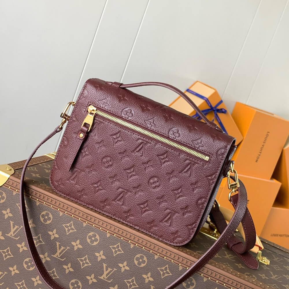 LV Pochette Metis