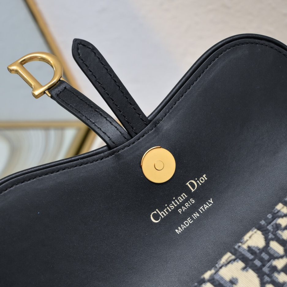D*or saddle pouch with chain